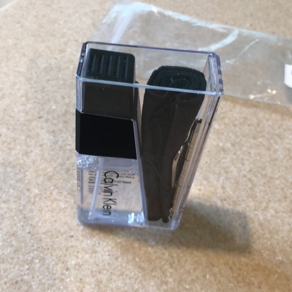 NWT Calvin Klein glasses care kit - Picture 13 of 16